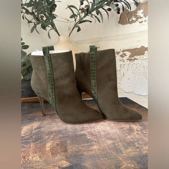 Charles David Green suede booties - Picture 1 of 5